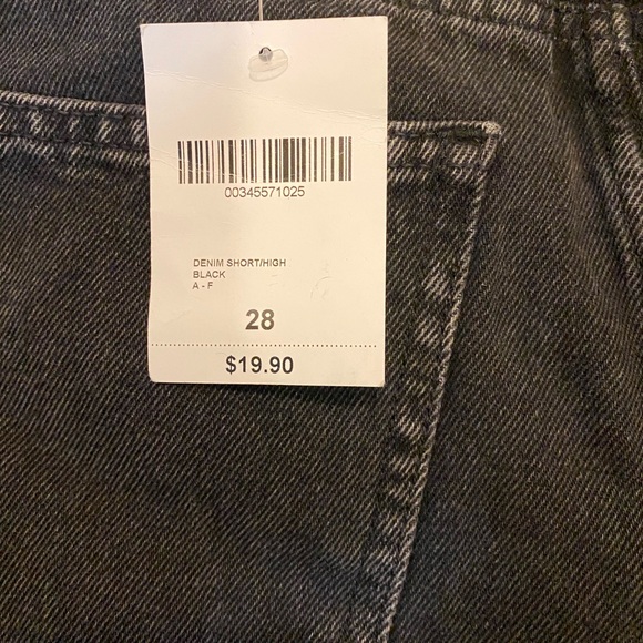*LAST CHANCE* NWT. FOREVER 21 BLACK MOM SHORTS - Picture 4 of 4